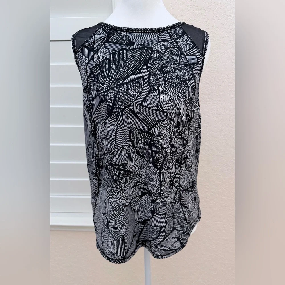 Lululemon Women’s Black and White Patterned Sculpt Tank in Great Condition - Picture 1 of 5